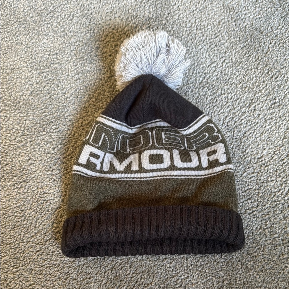NWOT-Under Armour Kids' Black, Green and Gray Pom Beanie. Size Youth Large.